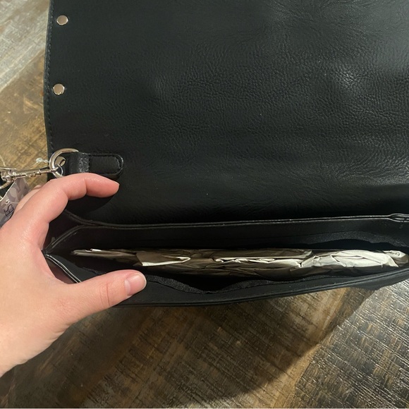 Keep it edgy look with this Catherine’s Clutch purse 🖤😍🖤 - Picture 5 of 10